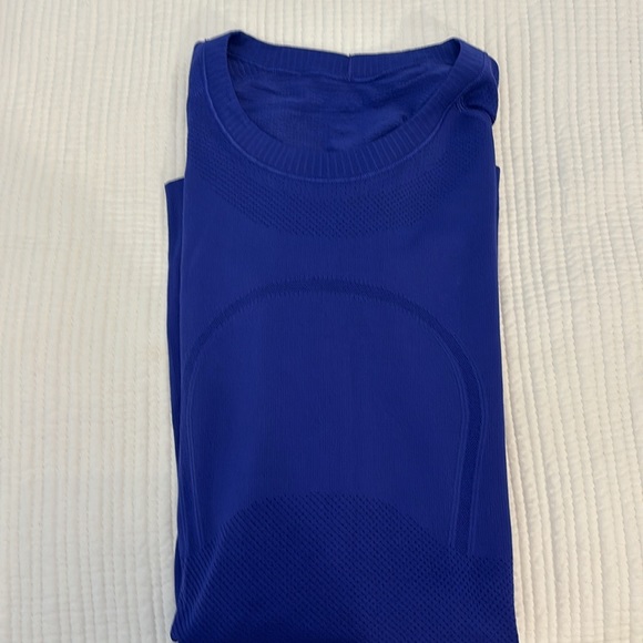 Lululemon purple long sleeve great condition size 4 - Picture 2 of 5